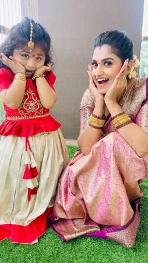 Chaitra Rai Instagram - What do you think the conversation was ??? 

Muddu Magale nee, muddhadha aragini, olidhu bandhe nee varavagi….. @nishkashetty_official 🧿♥️🫂

Nishka’s outfit: @vedyavastralaya 

#momanddaughter #magalu #life #friends #forever #trending #kannada #songs #thankful #nishka #nishkashetty #chaithrarai17