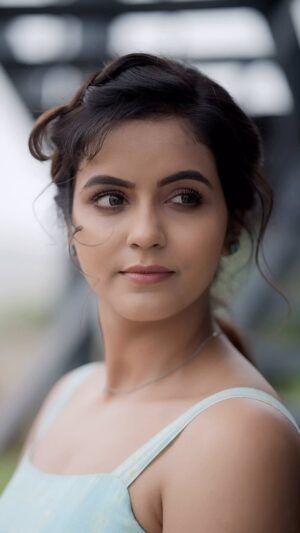 Chaitra Reddy Instagram - It’s a pretty face feel 🥰🥹🙈

Costume : @sindira_by_swethaindiran 
Styling : @swethaindiranstylist 
Video courtesy : @mickey__creations 
Hair stylist : @dillu_hairstyles_786