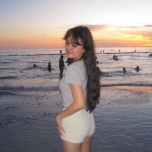 Chalet Lizette Brannan Instagram - beach date?