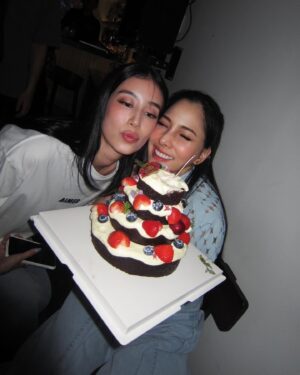 Chalida Vijitvongtong Instagram - ขอบคุณนะคะทุกคน 💖✨#Chalida31YearsOfLove