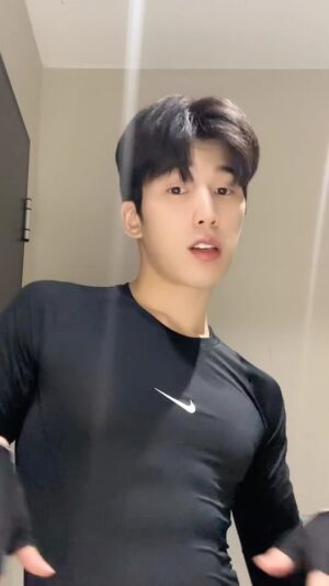 Chang Jayapol Chiopittayakarn Instagram - 🧲🎧🧲 Gym Ver. - #magnetic #illit