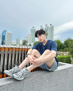 Chang Jayapol Chiopittayakarn Instagram - Let’s celebrate Grey day together 🧲 เข้ากับทุกชุดทุกลุคจริงๆ 👟👟 @newbalance #NewbalanceTH #greydays2024 
#newbalance