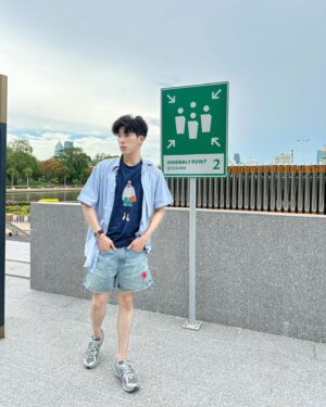 Chang Jayapol Chiopittayakarn Instagram - Let’s celebrate Grey day together 🧲 เข้ากับทุกชุดทุกลุคจริงๆ 👟👟 @newbalance #NewbalanceTH #greydays2024 
#newbalance