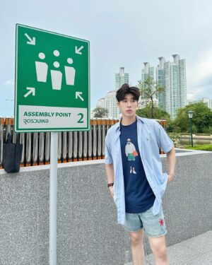 Chang Jayapol Chiopittayakarn Instagram - Let’s celebrate Grey day together 🧲 เข้ากับทุกชุดทุกลุคจริงๆ 👟👟 @newbalance #NewbalanceTH #greydays2024 
#newbalance