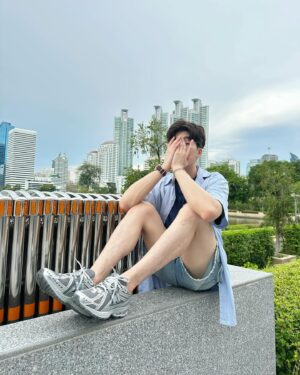 Chang Jayapol Chiopittayakarn Instagram - Let’s celebrate Grey day together 🧲 เข้ากับทุกชุดทุกลุคจริงๆ 👟👟 @newbalance #NewbalanceTH #greydays2024 
#newbalance
