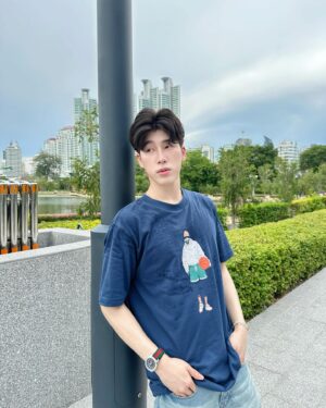 Chang Jayapol Chiopittayakarn Instagram - Let’s celebrate Grey day together 🧲 เข้ากับทุกชุดทุกลุคจริงๆ 👟👟 @newbalance #NewbalanceTH #greydays2024 
#newbalance