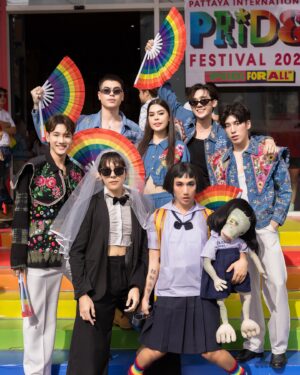 Chang Jayapol Chiopittayakarn Instagram - Love is “Cosmic” ✨ - #REDVELVET
รัก คือ จักรวาล 
ก่อนอื่นผมอยากจะยินดีมาก ที่ #สมรสเท่าเทียม เกิดขึ้นในประเทศไทยของเรา ซึ่งเป็นสิ่งที่ทุกความรักควรได้รับ และการให้เกียรติคนทุกคน ทั้งphysically and mentally และความคิดเห็นของผมส่วนตัวนะค้าบ เราควรเฉลิมฉลอง ยินดี กับการเป็นตัวเรา หรือการมีความสุขกับสิ่งที่เราชอบ ได้ทุกวัน ไม่จำเป็นต้องรอให้ใครมาบอกว่าคุณทำได้ หรือแสดงความยินยอม ทุกคนมีสิทธิที่จะรัก ที่จะกระทำอะไรใดๆก็ตามที่ไม่ส่งผลกระทบต่อบุคคลอื่น Love is Cosmic จักรวาลเป็นของเราอยู่ที่เราเลือก เราสามารถเป็นอะไรก็ได้ รักใครก็ได้ มีความสุขกับอะไรก็ได้ และความเห็นส่วนตัวสุดๆๆ คือเราไม่ควรจะถูกนิยาม ว่าเป็น ผู้ชาย ผู้หญิง L, G,B หรือคำนิยามอื่นๆอีกมากมาย เพราะทุกคน เราคือ “มนุษย์” คนแค่คำนี่ก็พอแล้วครับ 

or Love is love, First of all wanna congrats for  #samesexmarriage was legal In Thailand 🏳️‍🌈. In what I individually believe, we can celebrate and proud to be ourselves everyday not only in June, the Pride month. Love is Cosmic, for me it’s means we can be anything that we want and happy to be, can love anyone we want to (depend on their love partner) while not harming others right. And we shouldn’t be labeled as a men, women , G, B ,T or others because everyone are human that’ll. We can normally be proud as a “Human”. 

#PattayaInternationalPrideFestival2024
#PrideParade 
#TheBestPrideParade
#PrideMonth2024 
#PrideForAll #CentralPattana 
#CentralMarina
#CentralPattaya