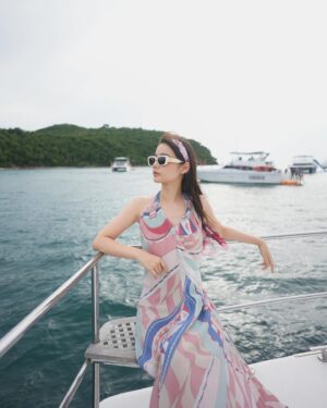 Chanidapa Pongsilpipat Instagram - #นั่งคนเดียว ท่ามกลางฝนปรอยๆ 🛥️ @grandyacht_official #themedia5
