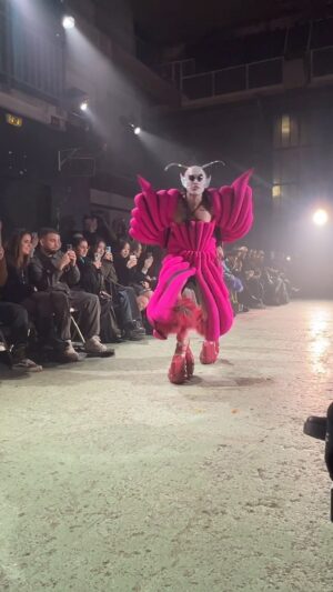 Charity Kase Instagram - Alien invasion at Paris Fashion week 

Closing the show for Windowsen AW2024 KillAngels collection was a dream 🛸🩷
@windowsen 

#parisfashionweek #dragalien #alienmamma #dragmonster #dailydrag