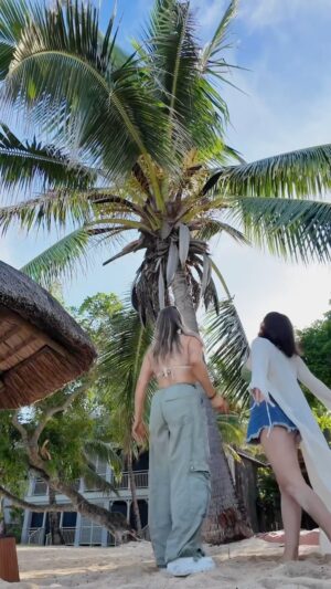 Charlène Bey Instagram - BIENVENUE À L’ÎLE À MAURICE 🌴☀️🇲🇺