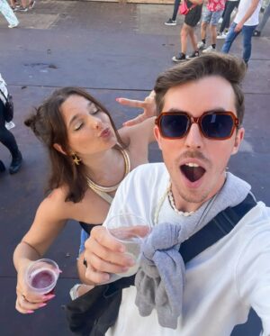 Charlène Bey Instagram - ✨LA PHOTO INSTA✨ … & LES AUTRES 😬💕 ce petit DUMP pour clôturer ce WEEK END 1 à Tomorrowland 🥹💔 cette année magique qui a ENFIN réunie mes deux loustiques 🫶🏻 j’ai fait mes 3 premières années avec Théo & les 2 d’après avec ✨Liam✨ (si avez la réf) je rêvais de vivre ça avec les 2 & c’est enfin chose faite ! Avec mon amoureux on y retourne JEUDI pour le 2ème weekend, cette fois ci sans Théo et surtout… AU CAMPIIING 💕⛺️💃🏻 hâte de vous faire découvrir cet aspect qui risque d’être bien plus cocasse, surtout… s’il pleut 😭😂😂

#tomorrowland2024 #tml2024 #tomorrowland #tomorrowlandbelgium #festivallife
