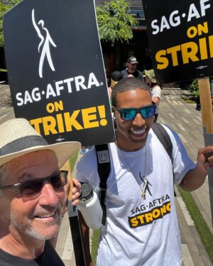 Charles Shaughnessy Instagram - Meet some great folks on the line! Stay #sagaftrastrong @starmindset . Let’s go, JP! 👏🏼💪
