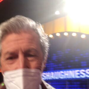 Charles Shaughnessy Instagram - Game on!! #CelebrityFamilyFeud - this Sunday Sept.12th. at 8/7c. #PlayToWin #TeamShaughnessy #Frantastics @FamilyFeudABC