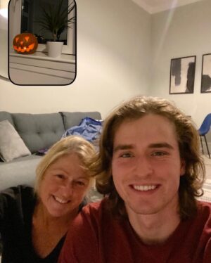 Charles Vandervaart Instagram - Mom and I being real fr (we only have one pose)