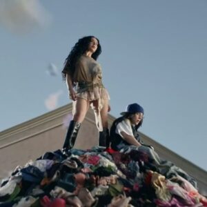 Charli XCX Instagram - @billieeilish out now :))