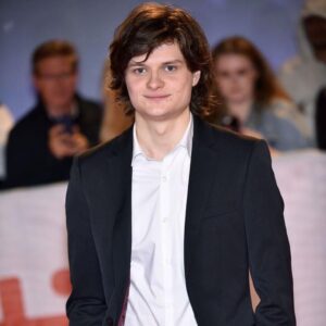 Charlie Tahan Instagram - Land of steady habits on Netflix tomorrow @netflix @jasmine.caccamo @topshop @topman @thomas_mann @davestanwell