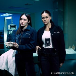 Charlotte Austin Instagram - One is cool but two is always better. #หยดฝนFirstlook
1 ตำรวจสืบสวน
1 หมอนิติเวช
2 คนกับหน้าที่ที่ต้องรับผิดชอบพร้อมกับความสัมพันธ์ที่เริ่มผลิบาน

เตรียมพบกับ #ซีรีส์หยดฝนกลิ่นสนิม ไม่นานเกินรอ