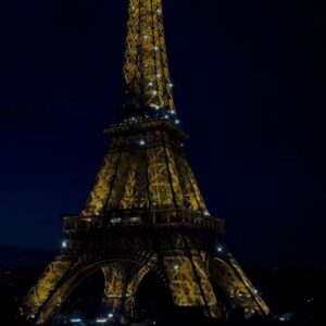 Charlotte Bobb Instagram - Je vous laisse tranquillement défiler et regarder les dernières photos comme elles sont belles 😂😂😂😂 emmener ma mère à une soirée comme celle ci j’en suis mega fière et elle m’a bien fait rire 😂❤️❤️❤️ merci @pullmantoureiffel pour l’invitation 🥹