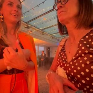 Charlotte Bobb Instagram - Je vous laisse tranquillement défiler et regarder les dernières photos comme elles sont belles 😂😂😂😂 emmener ma mère à une soirée comme celle ci j’en suis mega fière et elle m’a bien fait rire 😂❤️❤️❤️ merci @pullmantoureiffel pour l’invitation 🥹