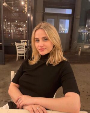 Charlotte McKee Instagram - 🤓🖤🤍