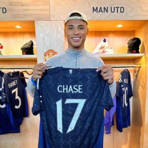Chase De Moor Instagram - Blessed to continue my futball career with @manchesterunited Glory! Go Reds. 🔴⚽️ #yanited