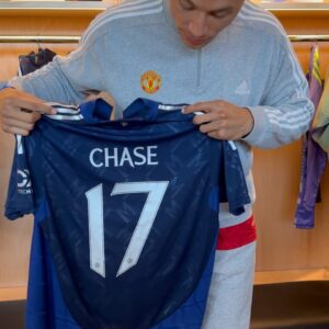 Chase De Moor Instagram - Blessed to continue my futball career with @manchesterunited Glory! Go Reds. 🔴⚽️ #yanited
