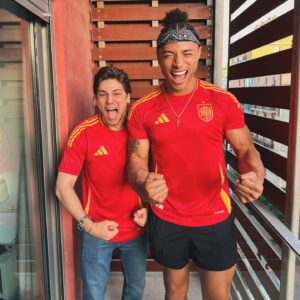 Chase De Moor Instagram - Vamos España y Visca Cataluñia ! 🇪🇸 ⚽️