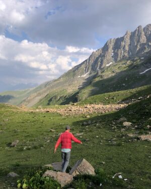 Chatpong Nattapong Instagram - “It is during our darkest moments that we must focus to see the light.” — Aristotle. 

🏔️⛰️✨🥾🐑🐐🐎

#gorpcore #gorpcorestyle #gorpcorefashion #gorpcoretex #goretex #outdoor #outside #outsideisfree #mountain #nature #naturephotography #hiking #hikingpatrol #gramicci #arcteryx #zpacks #zpacksarchaul #roahiking #oalkey #thefactoryproject #lake #kgl #india ##kashmir #kashmirgreatlakestrek #world #trekking #rolling #freudlife