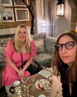 Chelsea Peretti Instagram - GLOBAL TECH MELTDOWN UK DETOUR Some slides this song goes with genuinely and some sarcastically can u guess which is whisbsbkketnfjwsksbffgghkksssbfgoasb