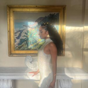 Chelsea Tavares Instagram - Wedding Ep tonight on @thecw 
It’s gonna be so pretty! 
#Allamerican 

Hair: @reign.mari.hair