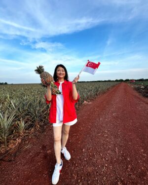 Chen Liping Instagram - Happy Birthday SINGAPORE 🇸🇬 ❤️ ❤️ ❤️🍍🍍🍍
#GreetingsFromPineappleFarm
#Love #Peace #Joy #PTL
#旺旺 #新加坡 #国庆日