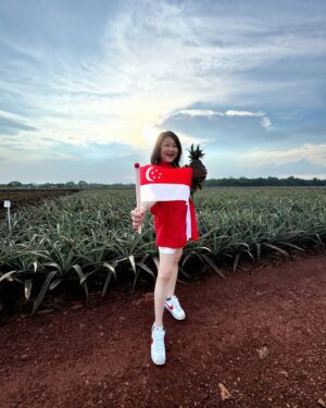 Chen Liping Instagram - Happy Birthday SINGAPORE 🇸🇬 ❤️ ❤️ ❤️🍍🍍🍍
#GreetingsFromPineappleFarm
#Love #Peace #Joy #PTL
#旺旺 #新加坡 #国庆日