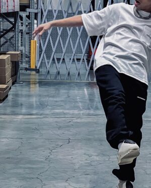 Chen Xi Teng Instagram - -
“ W H A L E” ?????
Got new kicks, sick 🐳✨❤️
@genegg_0 @xinstore_ 
-
喔
天氣好熱🫠你們說呢