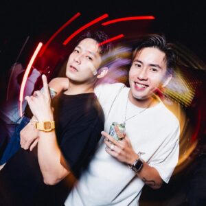 Chen Xi Teng Instagram - -
Happy 40th birthday G✨

陳列滿滿的錶 加上精彩的演出 
視覺衝擊點滿的活動 
What a great vibe….
Oh I love Heineken 🤙😝

@gshock_tw__official
#gshock #gshock40th #SHOCKTHEWORLDLIVE