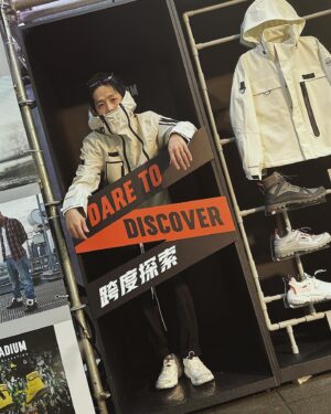 Chen Xi Teng Instagram - -
@palladium_tw 信義快閃
防水機能衣 搞得我好像格鬥天王BOSS⋯或是油女志乃？😆
真的是外觀與機能兼顧叻🔥✨
-

#和PALLADIUM一起跨度探索
#DARETODISCOVER
@palladium_tw
