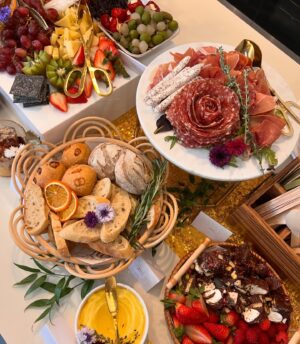 Chen Xiuhuan Instagram - A Bridgerton evening at our residence ☕️👑
Happy Birthday Lady Shanisse! 

Thank you @lushplatters for the magnificent spread and grazing table🥨🍖🥗🧀🥖🍒🍓🥂🍷, that not only encapsulated the atmosphere of the evening but was also scrumptious. ♥️

Thank you  @honeypeachsg for baking the most beautiful cake of her dreams.🎂🎀💕
#bridgerton 
#bridgertonthemeparty 
#lushatters
#birthday
#birthdaygirl 
#birthdaycake 
#happybirthday 
#lushplatters
#生日快樂
#chenxiuhuan
#陈秀环