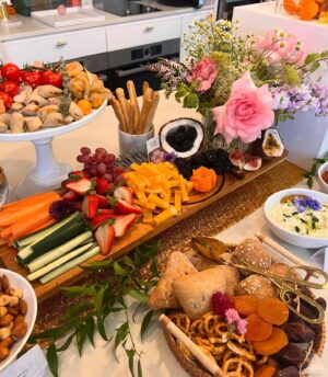 Chen Xiuhuan Instagram - A Bridgerton evening at our residence ☕️👑
Happy Birthday Lady Shanisse! 

Thank you @lushplatters for the magnificent spread and grazing table🥨🍖🥗🧀🥖🍒🍓🥂🍷, that not only encapsulated the atmosphere of the evening but was also scrumptious. ♥️

Thank you  @honeypeachsg for baking the most beautiful cake of her dreams.🎂🎀💕
#bridgerton 
#bridgertonthemeparty 
#lushatters
#birthday
#birthdaygirl 
#birthdaycake 
#happybirthday 
#lushplatters
#生日快樂
#chenxiuhuan
#陈秀环