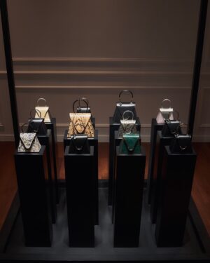 Cheng Chang Fan Instagram - Thank you @delvaux for bringing me all the way to Malaysia for this amazing Delvaux Savoirs & Savoir-faire Fall/Winter preview event! ✈️🇲🇾 I was totally blown away by all the gorgeous Delvaux pieces and can’t wait to share this unforgettable experience with you all! 😍✨

For those who may not know, Delvaux is a super prestigious Belgian luxury leather goods brand that’s been around since 1829. 🇧🇪 They’re the oldest in the game, making stunning handbags and accessories. ❤️❤️❤️❤️

Iconic pieces like The Brillant (1958) and The Tempête (1967) really show their timeless elegance and dedication to craftsmanship. Every piece reflects Delvaux’s rich heritage and innovative spirit. 🌟

The Pin City crossbody bag I’m wearing today is so “fetch”!

💁🏼‍♀️Regina George might say, “Stop trying to make ‘fetch’ happen,” but I say, “This bag is already happening!”😍😍😍😍