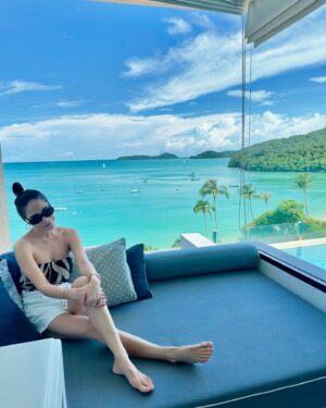 Chermarn Boonyasak Instagram - Holidayyyyyyyyyy 🌞 วิลล่าสวยวิวก็สวยอาหารก็อร่อยมากบริการดีมากๆแถมที่นี่มีหาดส่วนตัวด้วยประทับใจไปหมดเลย🌴🩵🌴🩵🌴🩵🌴🩵🌴🩵 @bandaravillasphuket
