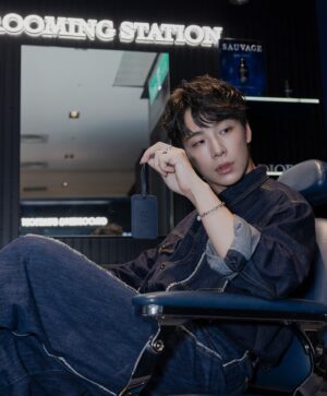 Chia-Yi Chu Instagram - Dior盛大推出「SAUVAGE曠野之境」快閃活動
裡頭有「酷貓理髮廳」，提供男士理容服務。
SAUVAGE自由不羈的狂野精神，快閃活動從「SAUVAGE沉浸式香氛體驗區」開始，感受全新《SAUVAGE曠野之心澄澈香精》與每款SAUVAGE香氛的曠野氣息，沉浸於SAUVAGE帶來不一樣的體驗；接著來到「曠野之心紳士沙龍」(8/1-8/11)，享受專為男仕所設計的全方位的理容服務及護膚體驗；體驗完後，還可兌換獨家限量體驗禮「曠野明信片」乙張；凡周末於活動現場任一消費，即可享「曠野之心特調飲品」乙杯，為「SAUVAGE曠野之境」

• 曠野之境活動時間：2024.08.01-2024.08.26
• 曠野之境活動地點：新光三越台北信義新天地 A8-一樓南大門

@Diorbeauty
@Diorbeautylovers
#Diorsauvage
#Poweredbywater
#Diorbeauty
