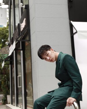 Chia-Yi Chu Instagram - 一個需要好的身形謝謝 i suit 為我量身打造西服
真的需要訂製來改變自己的比例
真的每一個比例 每一個折線 可以拉出每個人的特色
@isuit_bespoke

Photographer: @ghoseut