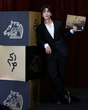 Chia-Yi Chu Instagram - 《入圍金馬》
謝謝大家各界親朋好友的支持與鼓勵
雖然我們造型在這次金馬獎上未獲獎項
但是入圍即是一大肯定
我們也拿出100分以上的努力在創作
努力一起打造屬於我們的原創角色
台灣電影在這市場還不是很穩定
而特化在這其中更是不穩定中的不穩定
不是每個電影作品都會使用到特效化妝
理當每次的機會都得來不易
我們未來也會更加努力

今天是入行正好15年了～第一次入圍金馬
非常的新奇與興奮更是莫大幸福
謝謝爸爸、媽媽 與 家人 這一路來的陪伴
即便走過了多苦 創業的艱辛 人事物等等
你們依然默默在背後支持 是我最大動力

我要特別感謝導演柯孟融
感謝你讓我在咒裡發揮了特效化妝的極致玩法 
從劇本的前期到最後拍攝 
都讓我有許多創作的可能 
帶領我們一起越過奇蹟 
完成一個令世人留下難忘的作品
也把我們特化帶到了金馬這個殿堂

當然 我希望不是因為我便宜吧～～～

接下來我要謝謝一起合作的特化夥伴賀芊瑜 、彭聖文 、陳虹伶 、徐永青周冠吟、盧玫璇、張貝帆 我們TRUEEFFECT團隊與弎體形上、徐千婷、謝意文 、李曉陽 
謝謝你們參與咒 
容忍我在創作上的任性
在這段時間一起前置 一起創作
還有我們的造型師董彥秀、美術陳若宇、還有各位出品人 製片 
劇組各位夥伴們榮幸可以與你們一起工作一起創作 
共創這部宛如奇蹟式的電影

感謝評審的入圍肯定
謝謝你們讓特效化妝被肯定
也讓更多人知道特效化妝
然而這個視覺產業是大家共有
需要更多人的支持與看見
也期待電影走上國際被大家看見
共創美好的市場藍圖 

這兩年各界菁英與前輩
離我們而去
再多的不捨與難過 
時時刻刻提醒著我們
把握時光 保護自我 
活出美麗的人生

每一個人的故事
是由不同面向而組成

我是特效化妝師 也是一位演員
用一切爽快的方式
述說一段 屬於自己美好的故事
演藝自己精彩的人生
我是儲旭 儲榢逸 

將一切榮耀
獻給愛我的上帝耶穌基督
謝謝大家 love u all

服裝： @dunhill 
鞋子： @kazuocraft 
攝影： @ghoseut 
服裝師： @scarlettyeh 
髮型師： @__yangrui 

@incantationfilm 
@goldenhorsefilmfestival 

@true_effect_chu 
@prima3_studioa