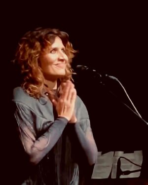 Chiara Civello Instagram - Grazie Milano! ❤️ 
È finita ieri a pisco sour e plenilunio questa nuova avventura.
9 costellazioni poetiche in giro per l’Italia. 
9 canzoni d’amore e una di odio sfrenato. 
2 film e un foto racconto che restituiscono lo sguardo a chi guarda. 
No, noi non siamo nate per essere ragionevoli. Siamo nate per amare, per essere felici, per odiare e anche, di tanto tanto, per essere ragionevoli. 
Spero che la nostra illusione vi abbia reso felici. 
A grande richiesta in estate qualche costellazione poetica tornerà. Domani o dopo vi dico dove e come trovarle. 

Ancora grazie a chi c’era, grazie a chi non c’era e a chi ci vorrà essere ⚪️