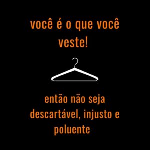 Chiara Gadaleta Instagram - Pra gente não esquecer que a maneira como a gente se veste DIZ MUITO sobre nós!

Ninguém quer vestir uma roupa feita por uma marca que não tem responsabilidade com as pessoas e o planeta, não é?
Ninguém quer usar uma camiseta que foi confeccionada por pessoas que não tem condições dignas de trabalho.
E ninguém quer usar uma peça que passa a mensagem da violência ou do preconceito.
Parece óbvio mas não é!
Hoje, se vestir, é uma maneira de se comunicar, de mostrar a sua visão de mundo, por isso precisamos fazer boas escolhas, aquelas que são boas para todos. 
Nesse chamado de consciência as marcas de moda precisam ter compromissos publicados em seus sites mostrando como cada empresa está lidando com esse mundo que pede mudanças URGENTES.

Você sabe se a sua marca preferida tem algum plano de ação em sustentabilidade publicado em seu site ou rede social?
Marca aqui as empresas de moda que você sabe que estão na jornada da sustentabilidade e que nos ajudam, a fazer melhores escolhas!

#QualÉaModaQueTeRepresenta
#sustentabilidade 
#doEuparaoNós 
#ecoera
@portalecoera