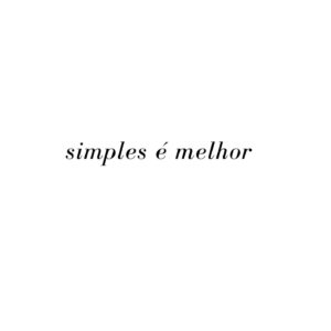 Chiara Gadaleta Instagram - fácil , compreensível, claro, acessível transparente, despretensioso, básico 

Quando eu deixo a vida no modo simples parece que ela flui melhor 

Não é a toa,
mais clareza da situação, menos expectativas fora da realidade 

Mais acessibilidade, menor sentimento de exclusão, de rejeição 

Mais transparência,
menor a possibilidade de greenwashing e isso vale para as marcas de moda, beleza e design 

Mais despretensão, menor chance de megalomania e do ego interferir e por tudo a perder na vida pessoal e profissional 

E quanto mais básico mais essencial e vital 

Muito mais fácil falar do que aplicar esse conceito tão esquecido em tempos onde maquiar a realidade e fazer de conta virou hábito mas garanto que 
#vivermelhorcommenos mentiras, menos padrões e menos preconceito deixa a gente, a moda e a vida muito mais leves 

Bom final de feriado!
#doeuparaonós
#vivermelhorcommenos 
#moda
#greenwashing 
#sustentabilidade
#ecoera