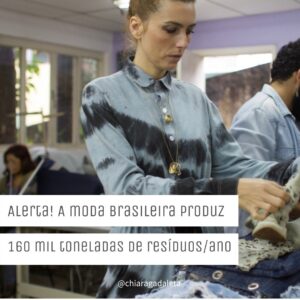 Chiara Gadaleta Instagram - A indústria têxtil no Brasil produz 160 mil toneladas de resíduos por ano!
⠀
Nesse cenário, alarmante, todo o mercado precisa se unir em busca de soluções.
Algumas empresas do setor já perceberam que, olhando e analisando seus impactos negativos, nascem oportunidades de melhoria e de bons negócios a partir da reciclagem, do reuso, do reaproveitamento e do upcycling.
O Movimento Ecoera @ecoera_oficial acredita que 2021 será o ao da transparência onde marcas serão "convidadas" a por mostrar, através da rastreabilidade, a origem de seus produtos.
Lembrando que a moda que representa os nossos tempos precisa espalhar verdades sobre o planeta e as pessoas.
Seguimos juntes!
#ecoera
#metodologiaecoera
@cursosecoera
#sustentabilidade
#moda