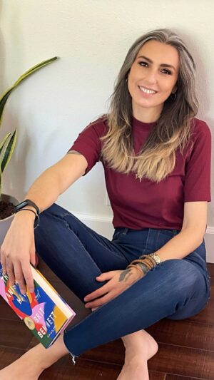 Chiara Gadaleta Instagram - Bom dia! 
Fui convidada pela @malweeoficial para contar sobre uma super novidade: o lançamento do jeans feito com 1 copo de água no processo produtivo! 
Eles já tinham nos apresentado o jeans mais sustentável do Brasil, feito no Lab Malwee Jeans, com economia de mais de 80% de água em sua produção e sem químicos nocivos. E eles foram além e lançaram um jeans que é feito utilizando apenas 1 copo de água no processo produtivo! Pra gente entender melhor o que essa inovação representa: dependendo do processo de fabricação de um jeans convencional, são usados mais de 100 litros de água para produzir uma única peça. A Malwee usa 250 ml de água, o que corresponde a uma redução de 98% na quantidade de água. O impacto ao meio ambiente é MUITO menor! 
 
O jeans é lindo, confortável e custa o mesmo preço de uma calça jeans produzida de forma convencional. Ou seja, trabalhar de forma mais sustentável, não é sinônimo de valores mais altos!
 
No no site da Malwee tem mais detalhes sobre  esse produto revolucionário, que foi feito pensando nas pessoas e no planeta. 
 
A moda sem ponto final  da Malwee também é fazer jeans com 1 copo de água.

#ModaSemPontoFinal #MalweeJeans #OJeansMaisSustentávelDoBrasil 
#Jeans1CopoDeÁgua
#publi
#publiecoera