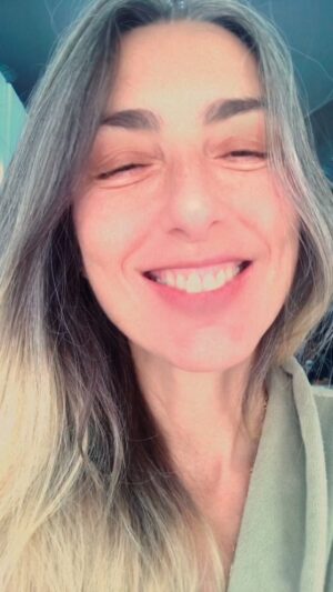 Chiara Gadaleta Instagram - Dia de cuidar da beleza de dentro pra fora e #vivermelhorcommenos químicos e com os alimentos orgânicos da @aboaterra 
Queria que todos pudessem ter acesso a alimentos saudáveis ! 
Por aqui sigo espalhando.
#ecoera
#vivermelhorcommenos 
#chiaragadaleta
#belezaecoera 
#contemporaneadesimesma
