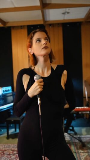 Chiara Galiazzo Instagram - Il Futuro che sarà 🔥❤️

- 11 anni e tanta vita dopo -

Prod. @ale_gald
