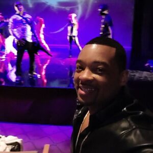 Chico Benymon Instagram - BEHIND THE SCENES ALERT!🔥 DIRECTING AND STARRING IN MY OWN TV SHOW I CREATED. 
ALWAYS FOLLOW YOUR DREAMS AND SURROUND YOURSELF AROUND PEOPLE WHO WANT YOU TO WIN AND VICE VWRSA..BIG SHOUT OUT TO MY DAWG ,MY DAY 1 BROTHER FO LIFE @damaineradcliff for ROCKING WITH ME AND ALWAYS BELIEBEING IN ME AND ALWAYS BEEN DOWN AND NEVER CHAMGED .. MY BRO FO LIFE NOW PRODUCER BROTHERS..LETS EAT!!! #team #squad #tv #film #funny #comedy #tvshow #newyork
